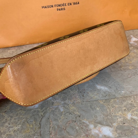 ❤️❤️SOLD❤️❤️Louis Vuitton cabas sling - Picture 5 of 11